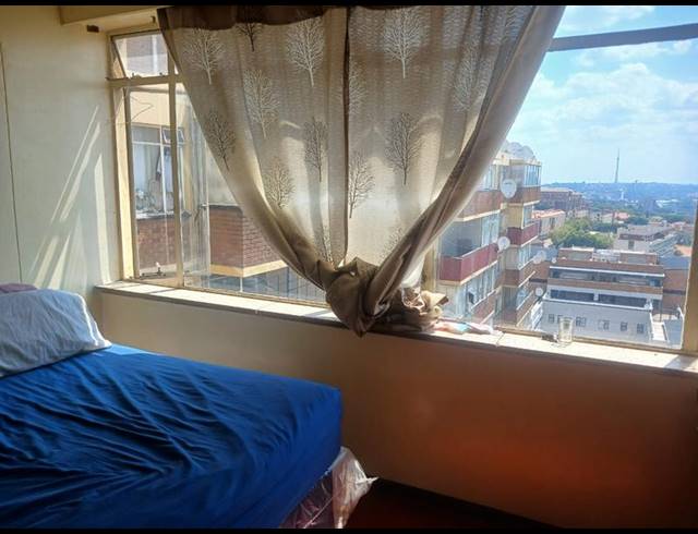 1 BEDROOM APARTMENT FOR SALE IN HILLBROW